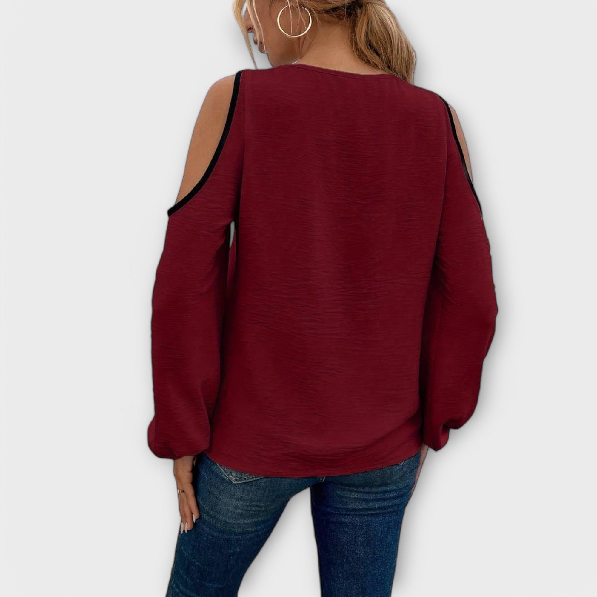 Scarlett – Blouse with Rectangular Neckline
