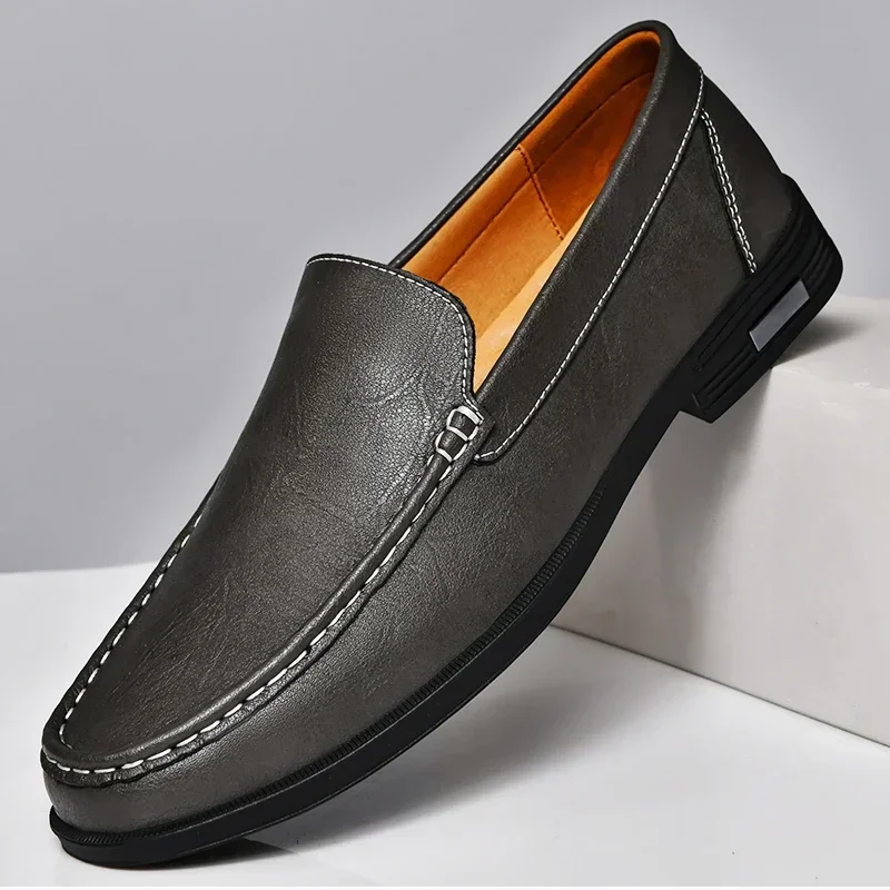 Elegantes mocasines de piel