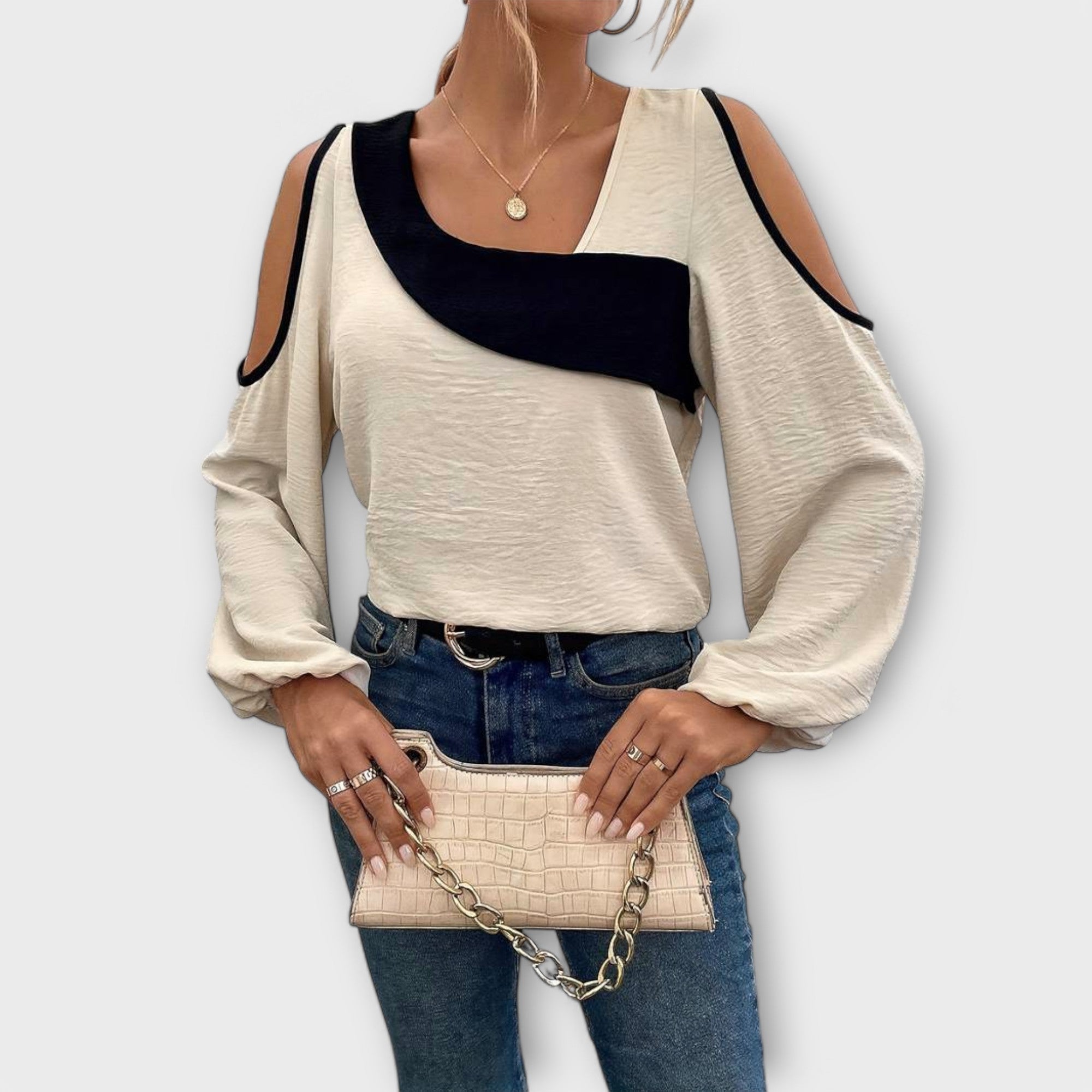 Scarlett – Blouse with Rectangular Neckline