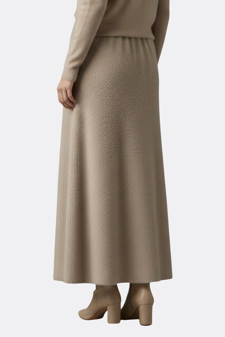 Women’s Maxi Skirt with Elastic Waistband and Textured Surface