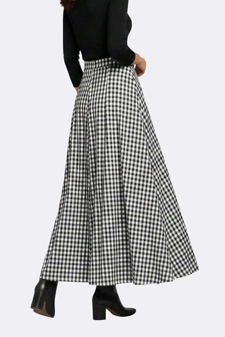 Women’s Maxi Skirt with High Waist and Check Pattern