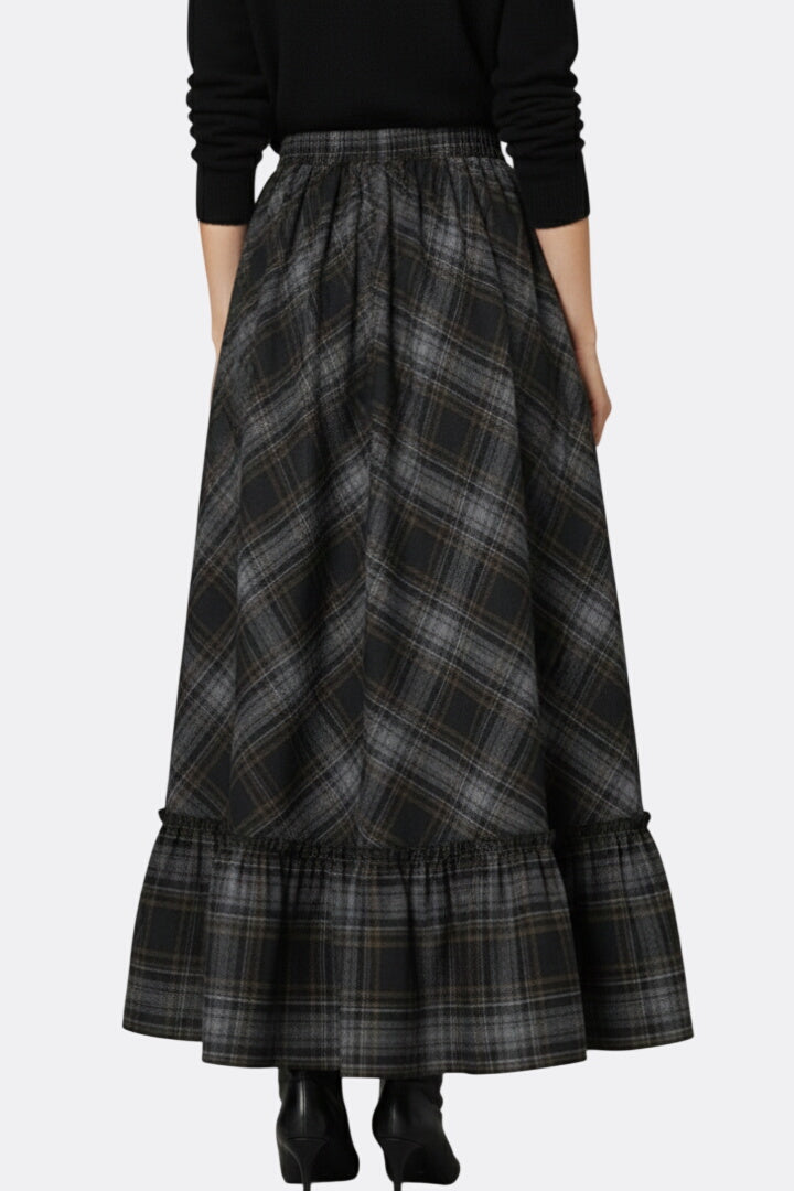 Women’s Maxi Skirt with High Waist and Plaid Pattern
