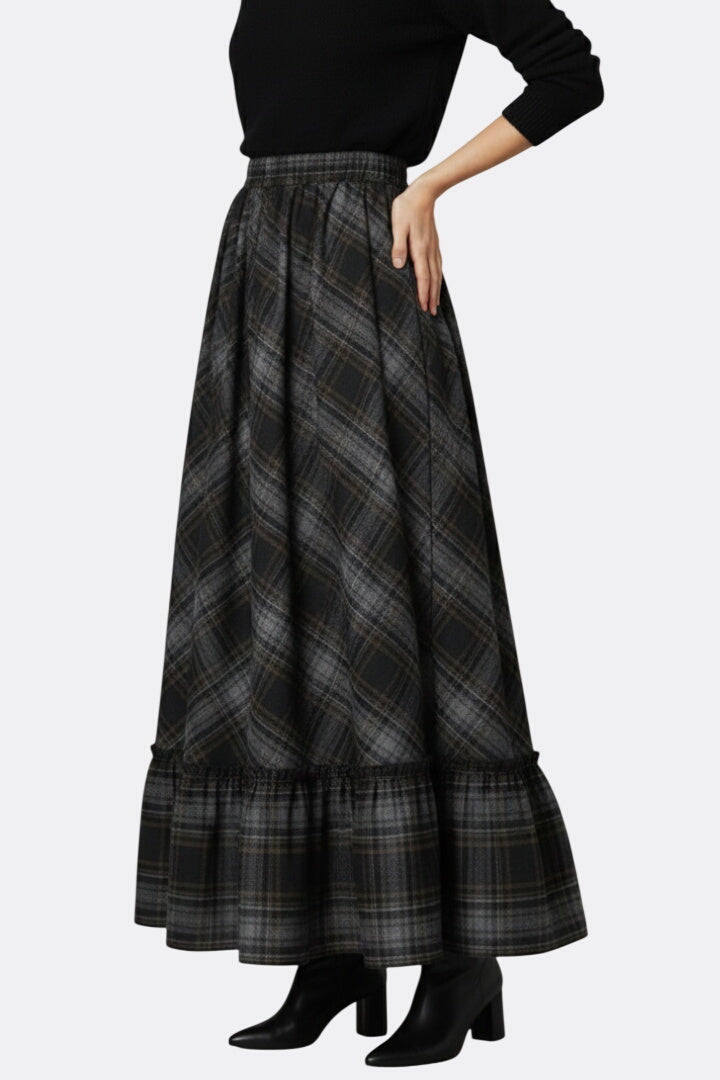 Women’s Maxi Skirt with High Waist and Plaid Pattern