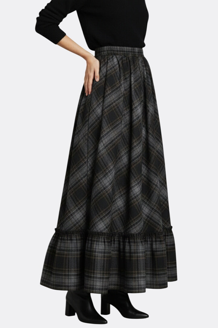Women’s Maxi Skirt with High Waist and Plaid Pattern