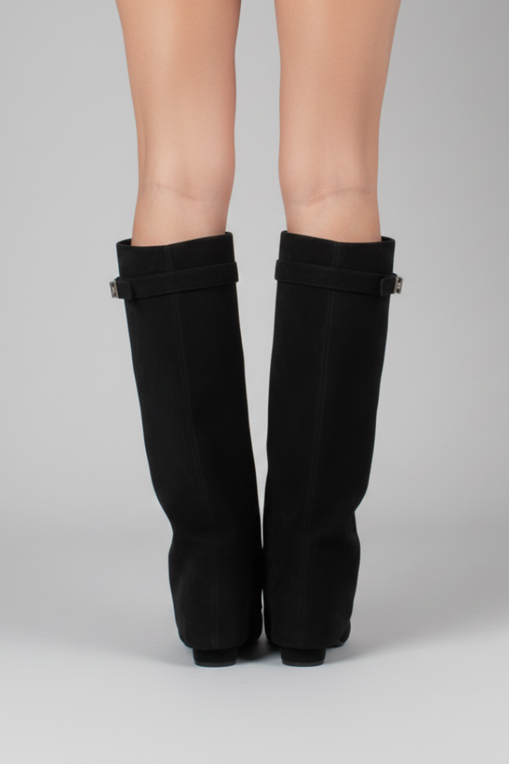 Women’s knee-high boots with wide opening and block heel