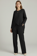 Women’s shirt and trousers set with long sleeves and straight-leg design