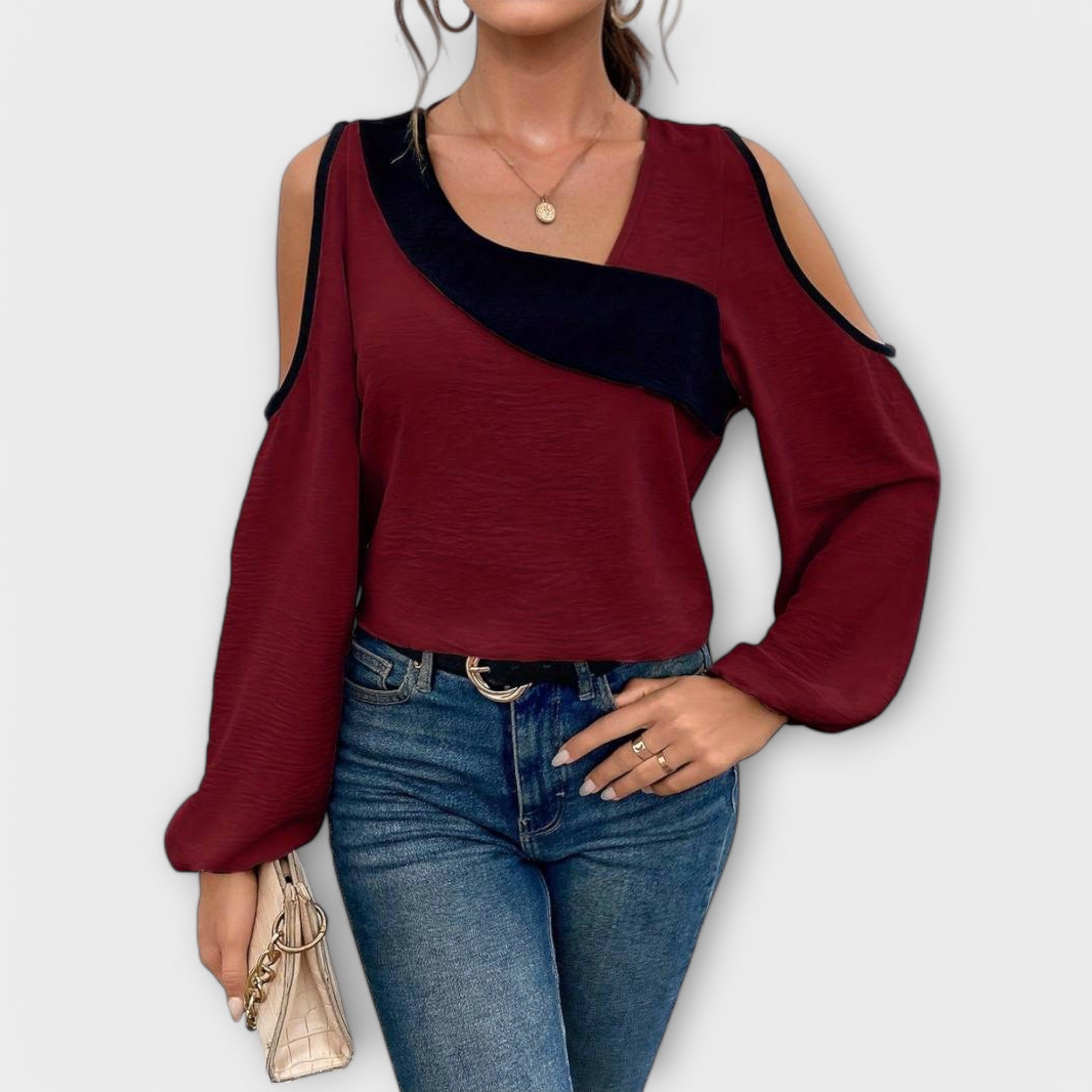 Scarlett – Blouse with Rectangular Neckline